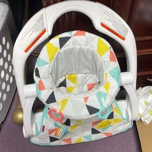 fisher price baby situp chair. super new. neat. never really used.